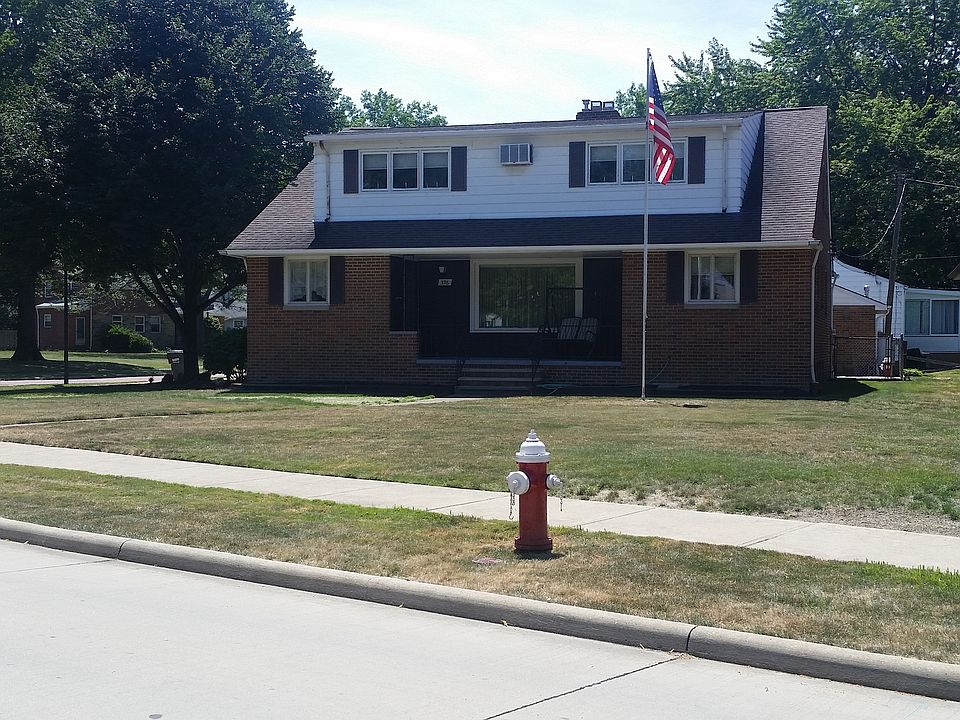 1st image of 396 E 272nd St