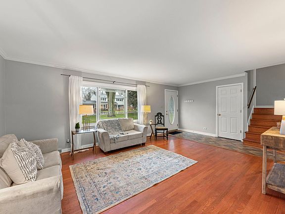 2nd image of 22W558 Tamarack Dr