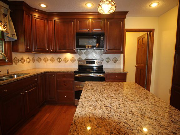 3rd image of 53 Rushmore Dr