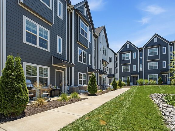 3rd image of 700 N Dupont Ave #317
