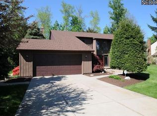 5963 Castlehill Dr, Highland Heights, OH 44143
