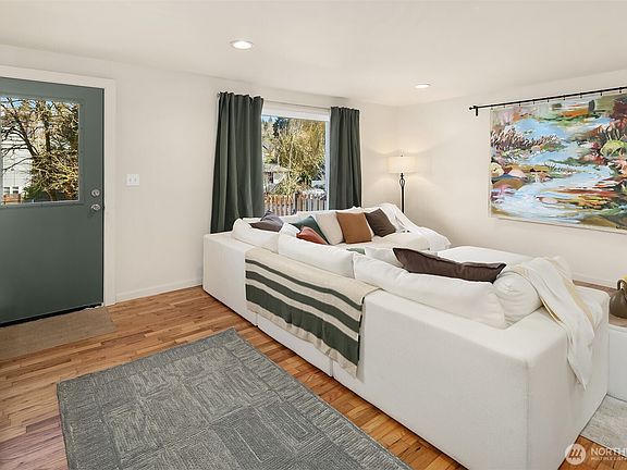 4th image of 5035 25th Avenue SW