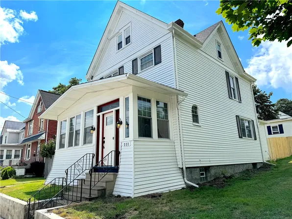 111 N 4th St, Youngwood, PA 15697