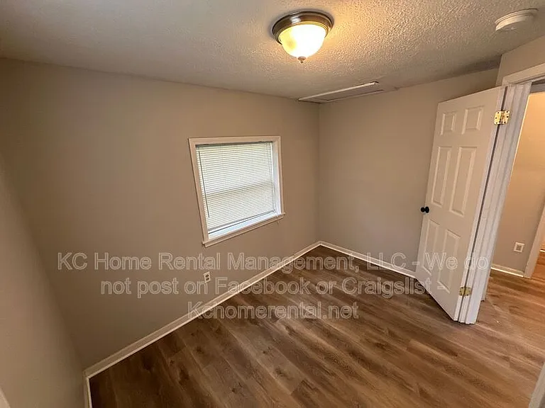 8538 England St — Photo 17