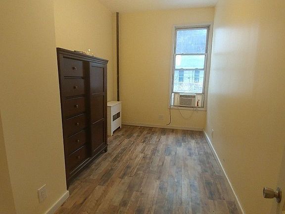 3rd image of 202 9th St APT 1