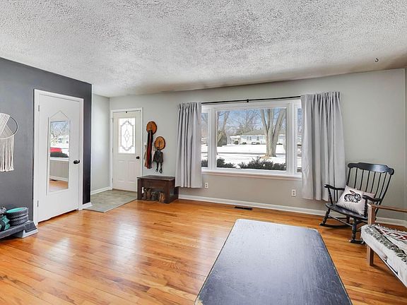 4th image of 7517 Montana St