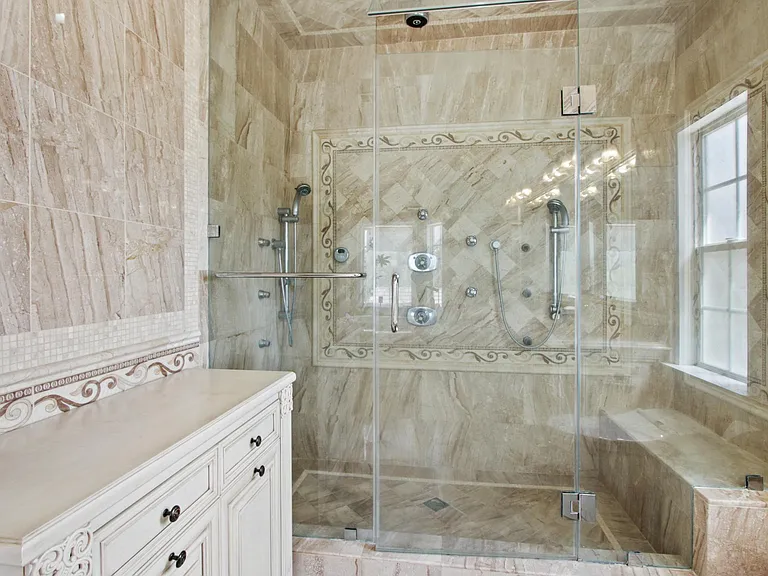 Master Bed Room Bath Room Steam Room