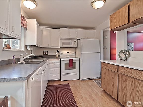 5th image of 14137 102nd Ave NE