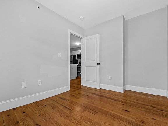 3rd image of 146 Bremen St APT 1