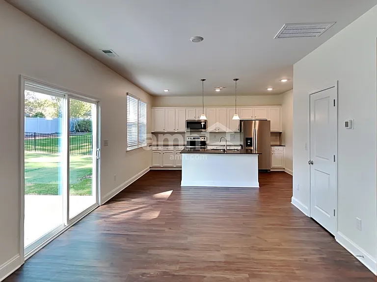 556 Rivermist Dr — Photo 4