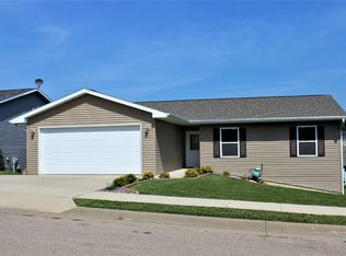 2107 Golden Eagle Dr, Dubuque, IA 52001