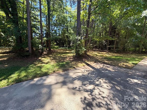 3rd image of 118 Withershinn Dr