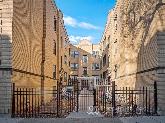 4th image of 1912 N Wolcott Ave #2J