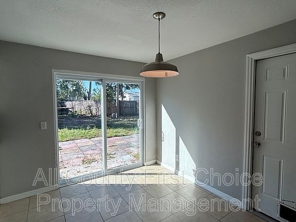 5th image of 3910 Porpoise Dr SE