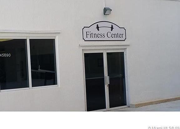 4th image of 19201 Collins Ave #1023