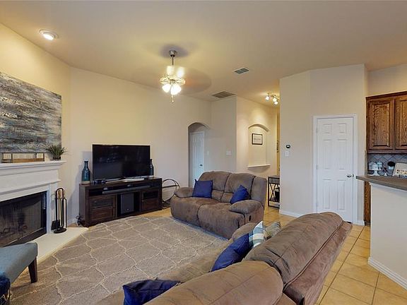 4th image of 840 Lake Forest Trl
