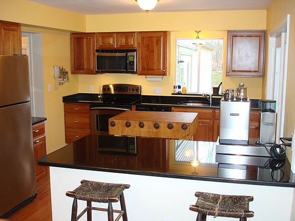 Gormet Kitchen (Granite, Stainless Steel, and Cherry Cabinets)