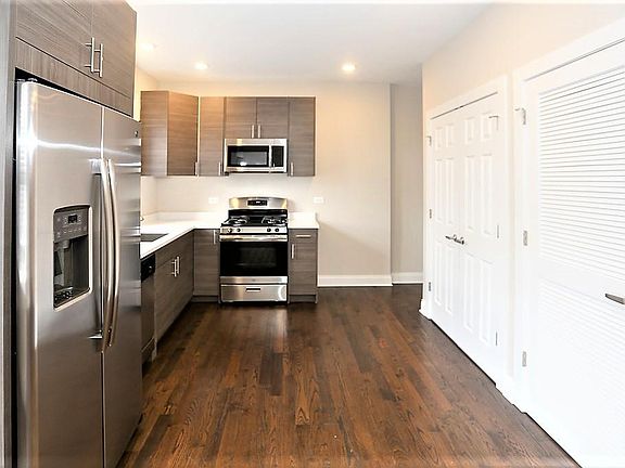 3rd image of 2228 N Sawyer Ave APT 2W