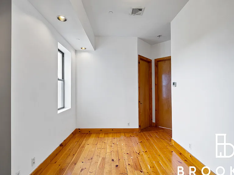 600 Saint Marks Ave #4L — Photo 3