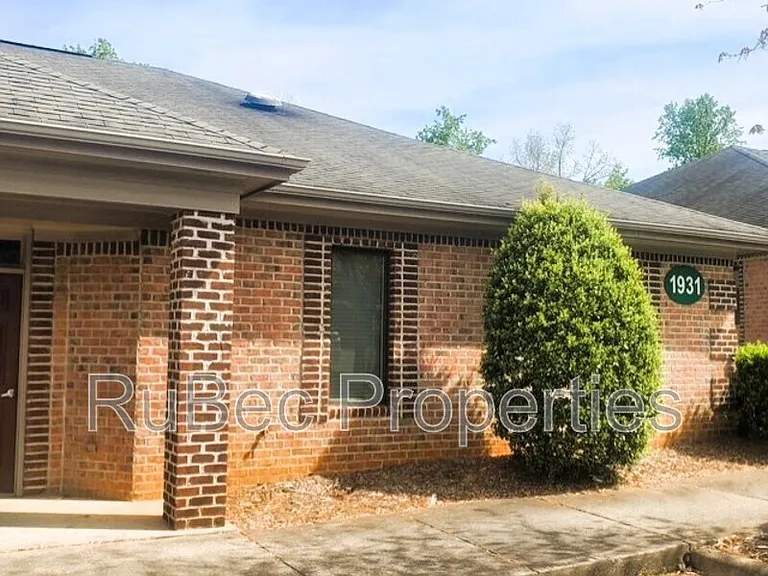 1931 J N Pease Pl #202 — Photo 2