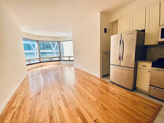 Rented by RELO REDAC INC. | media 10