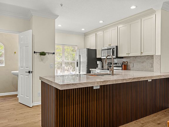 4th image of 3203 W Horatio St Unit A