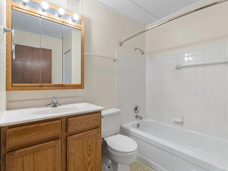River Bluff Apartments — Photo 23