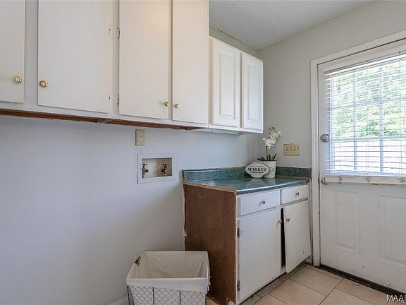 2nd image of 624 Mayflower Dr