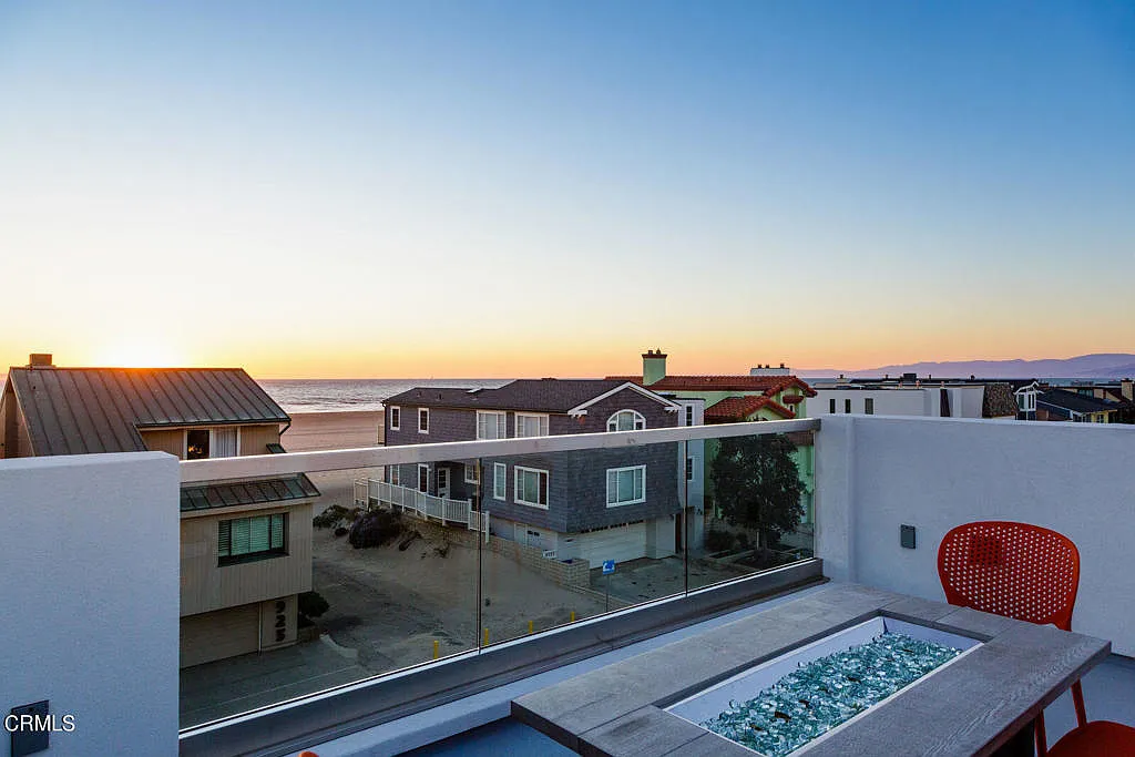 3 bed, 3.5 bath, 2337 sqft, $6,500 — Photo 3