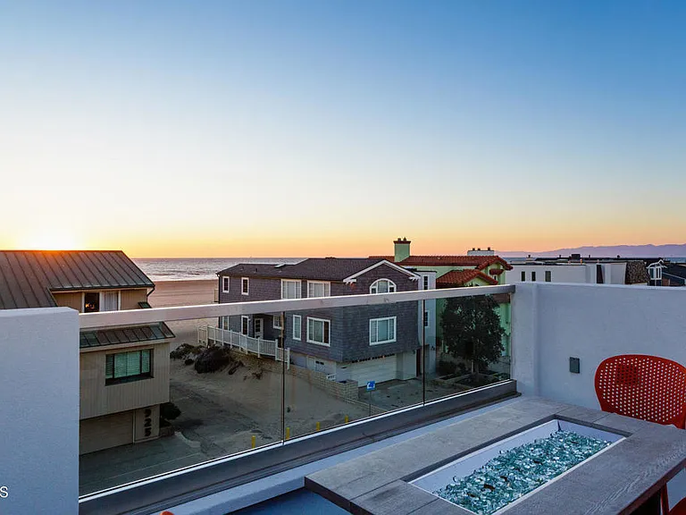 3920 Ocean Dr — Photo 3