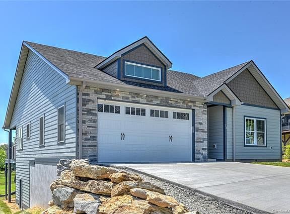 3rd image of 28 Foundry Ln #39