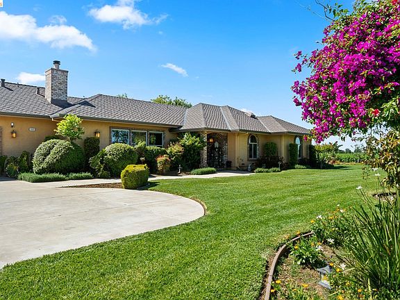 4th image of 2445 Taylor Ln