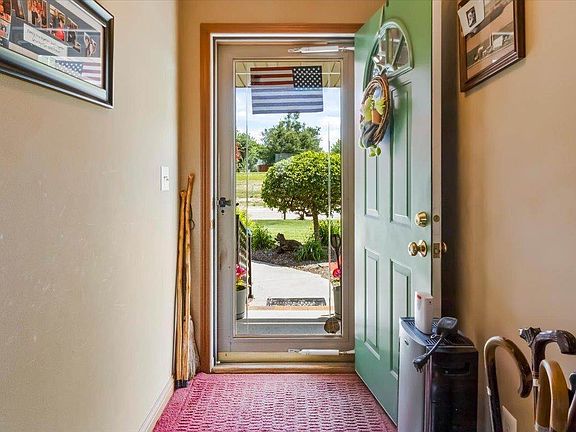 4th image of 1016 Caroline Ave