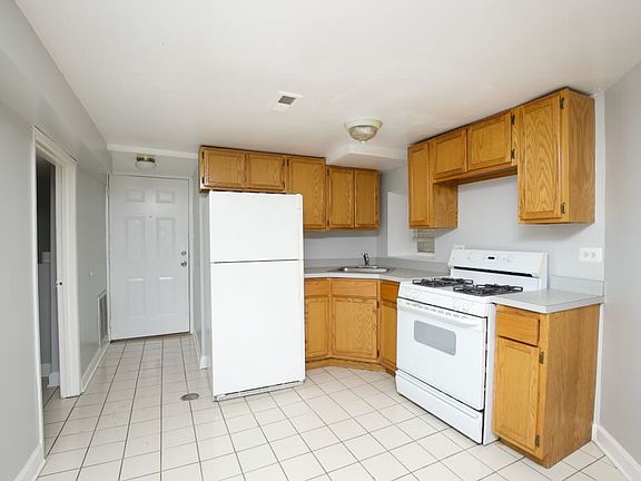 2nd image of 1121 N Winchester Ave #H