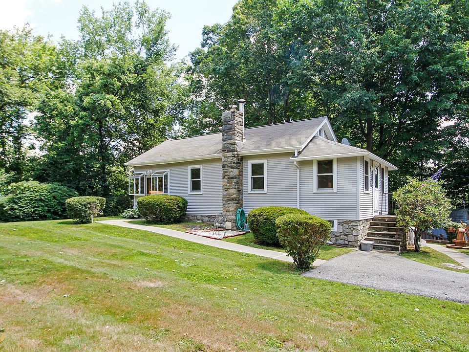 1st image of 33 Lawrence Dr