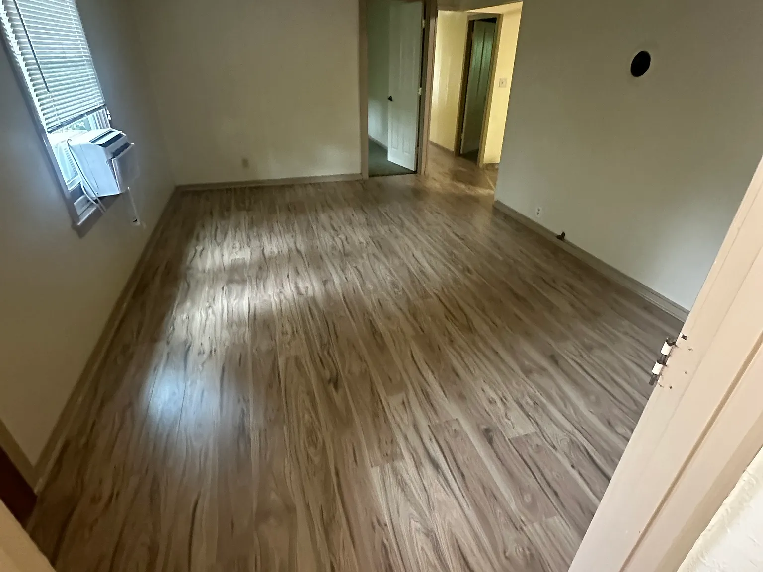 3 bed, 1050 sqft, $2,400 — Photo 2