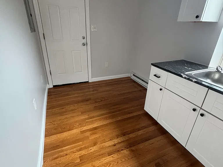 3278 6th Ave #4 — Photo 2