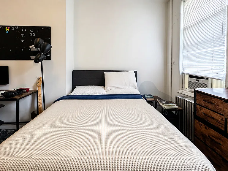 642 Humboldt St #2L — Photo 7
