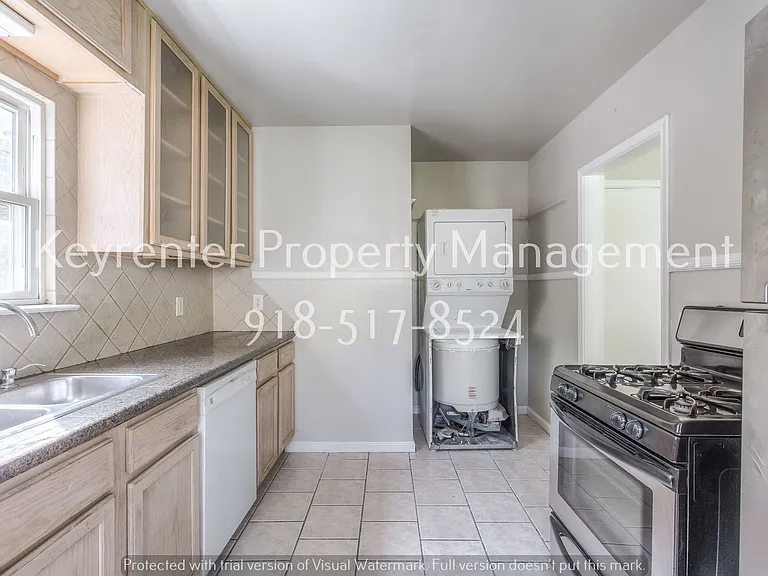 729 N Florence Pl — Photo 10