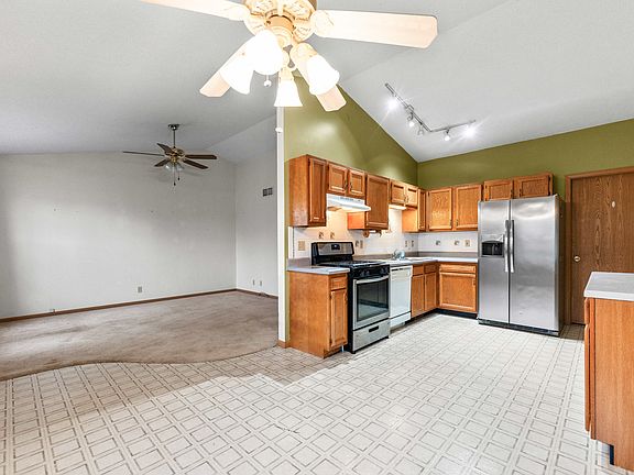 3rd image of 2421 Glen Cir W
