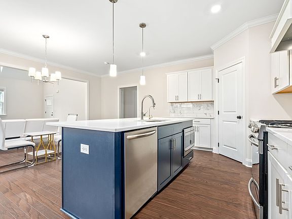 5th image of 826 Clear Spring Dr