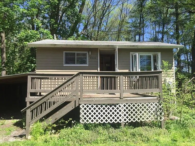 866 Davis Ferry Rd — Photo 2