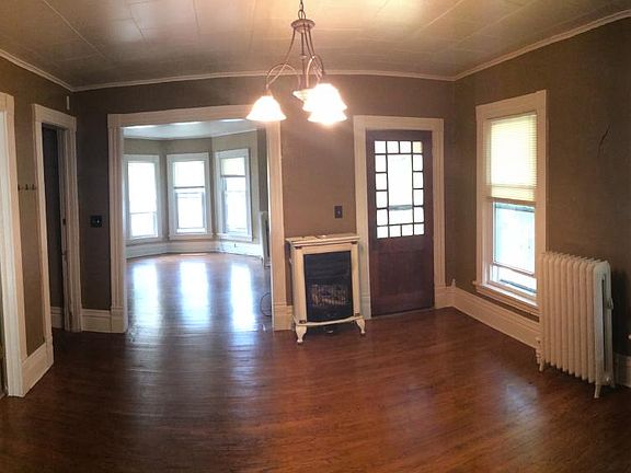 Dining room to living room
