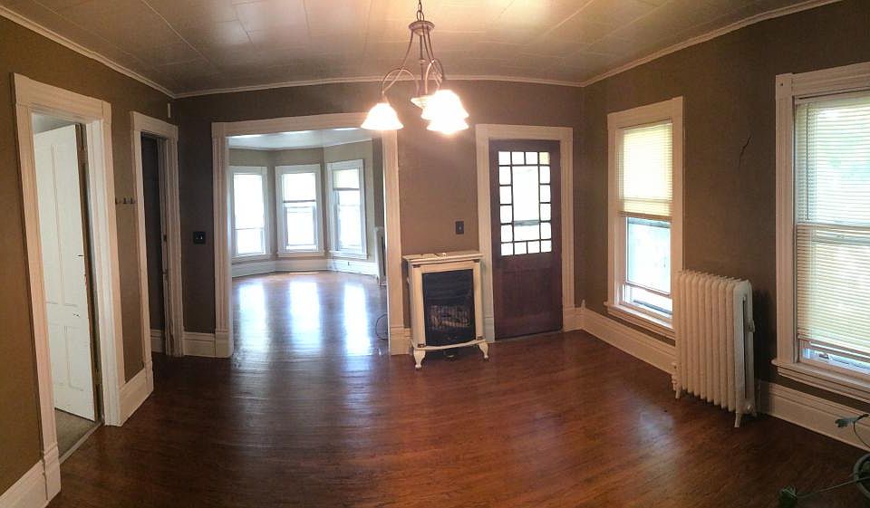 Dining room to living room