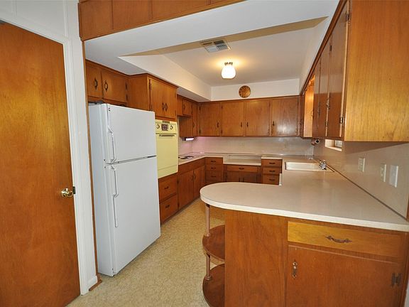 4th image of 7935 Glenbrae St