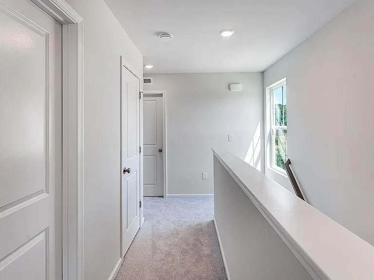 277 Paramount Dr — Photo 9