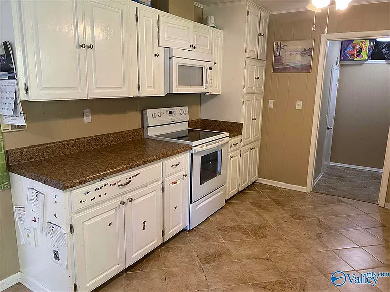 512 Clift Dr — Photo 5