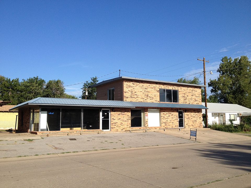 2nd image of 1802 Main St