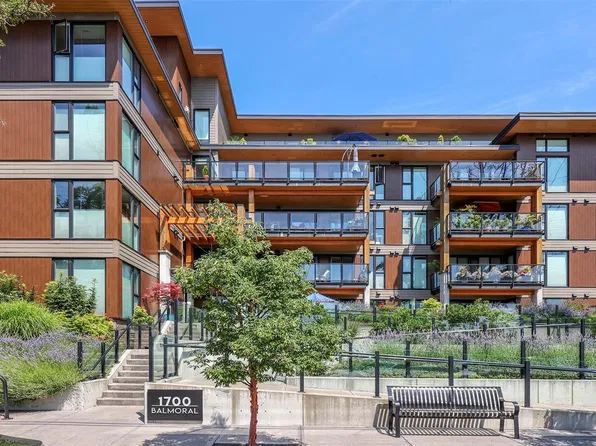 1700 Balmoral Ave #208, Comox, BC V9M 2N1