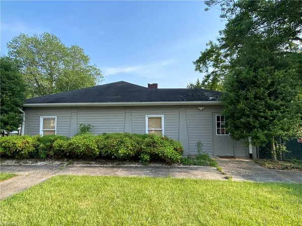 522 E Main St, Pilot Mountain, NC 27041